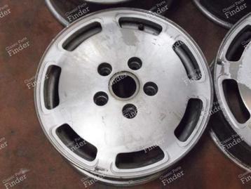 ACHETE 4 jantes porsche 928 + radio pour 928 beschikbaar voor biedingen