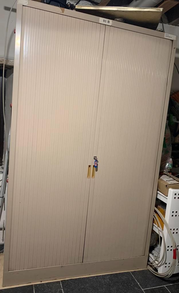 Armoire métallique avec portes coulissantes 120cx190cm, Maison & Meubles, Armoires | Armoires à porte coulissante & Armoires à archives
