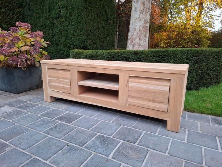 Tv meubel uit massieve teak. Geluchtgomd., Huis en Inrichting, Kasten |Televisiemeubels, Zo goed als nieuw, Ophalen of Verzenden