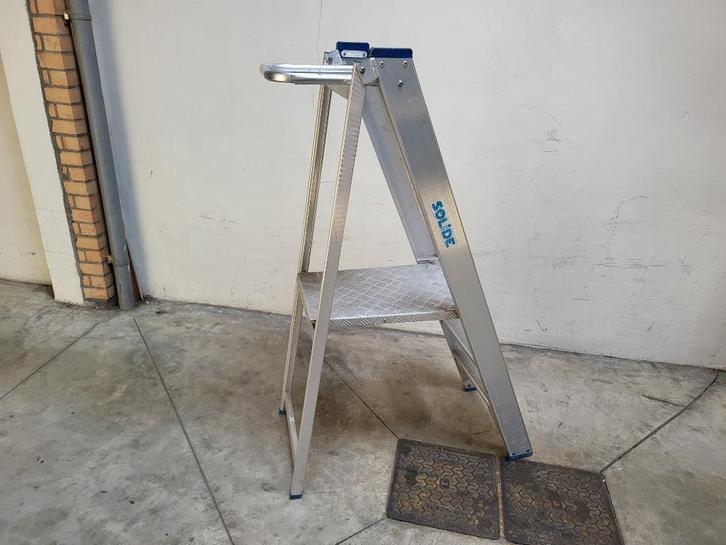 Solide schilderstrap 3 treden inclusief bordes, Doe-het-zelf en Bouw, Ladders en Trappen, Zo goed als nieuw, Ladder, Minder dan 2 meter
