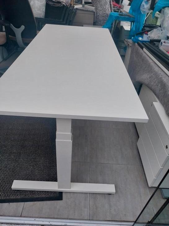 Bureaus van de gekende merken ook zit-sta en duo, Huis en Inrichting, Bureaus, Zo goed als nieuw, Bureau, Elektrisch, In hoogte verstelbaar