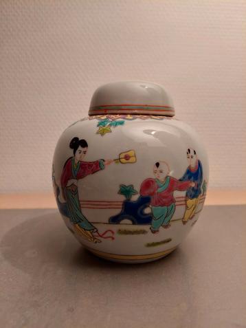 Vase chinois porcelaine disponible aux enchères