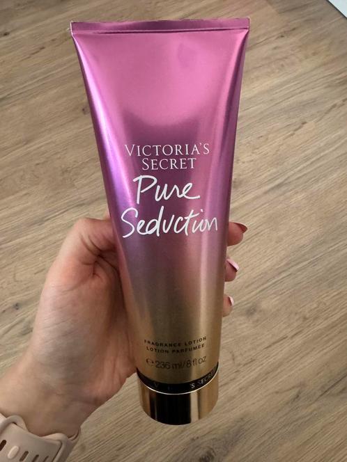 Victoria’s Secret – Geparfumeerde Body Lotion (250 ml), Handtassen en Accessoires, Uiterlijk | Lichaamsverzorging, Nieuw, Bodylotion, Crème of Olie