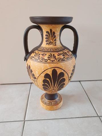Amphora vaas met Oud-Grieks mythologisch motief. beschikbaar voor biedingen