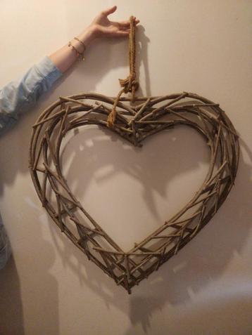 Grand coeur en bois beschikbaar voor biedingen