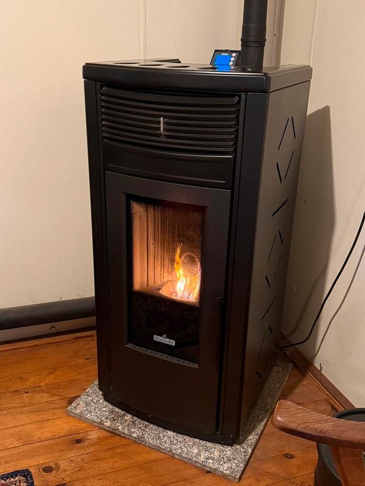 Pelletkachel Ravelli RC120 Holly 13,9 KW (3ruimtes), Huis en Inrichting, Kachels, Gebruikt, Vrijstaand, Pelletkachel, Overige brandstoffen