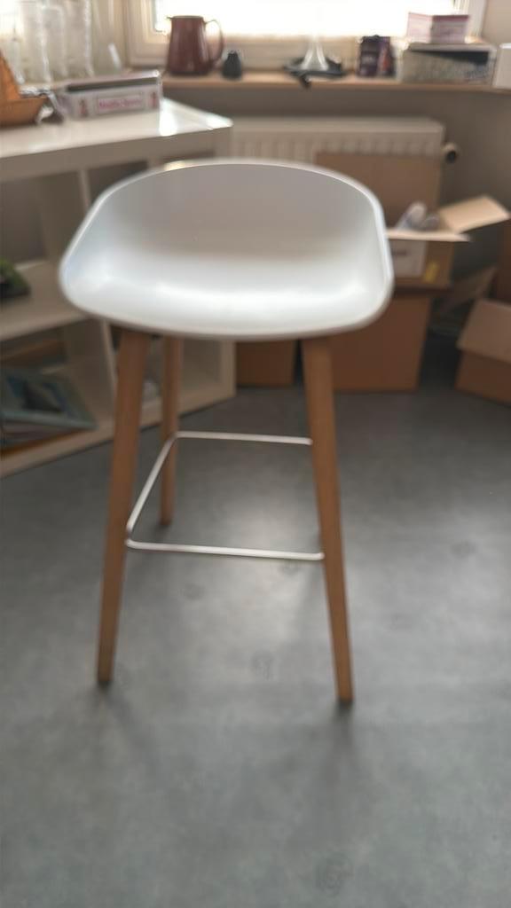 HAY barkruk wit h 75 cm, Huis en Inrichting, Barkrukken, Zo goed als nieuw, 60 tot 90 cm, Hout, Kunststof, 2 krukken, Met voetsteun