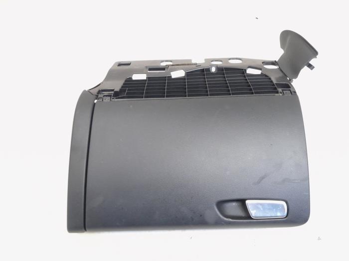 Boîte à gants d'un Audi A4, Autos : Pièces & Accessoires, Tableau de bord & Interrupteurs, Audi, Utilisé, 3 mois de garantie, Enlèvement ou Envoi