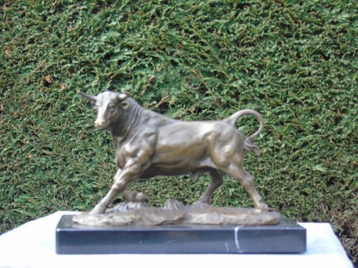 bronzen stier gesigneerd + stempel, MILO., Antiek en Kunst, Antiek | Brons en Koper, Brons, Ophalen