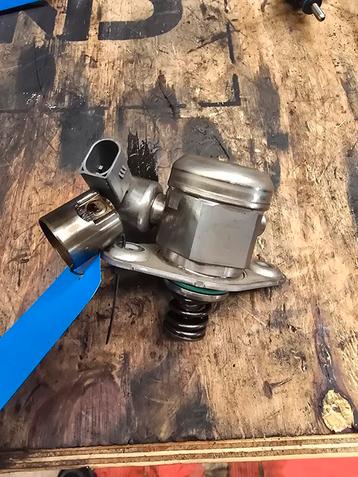 Brandstofpomp Mercedes cla 180 16V   270910 beschikbaar voor biedingen