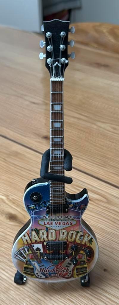 Miniatuur Hard Rock Cafe uit Las Vegas, Muziek en Instrumenten, Snaarinstrumenten | Gitaren | Elektrisch, Zo goed als nieuw, Ophalen