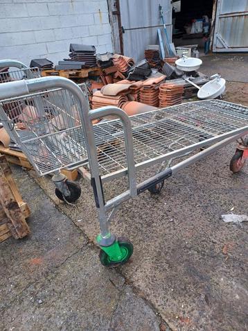 Grote winkelkar beschikbaar voor biedingen