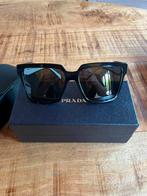 Lunettes solaire PRADA EYE CAT BLACK WHITE NEUVE, Handtassen en Accessoires, Zonnebrillen en Brillen | Dames, Ophalen of Verzenden