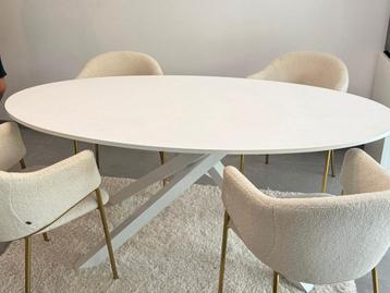 Design Eettafel + 4 Stoelen – Stijlvolle Witte Set beschikbaar voor biedingen