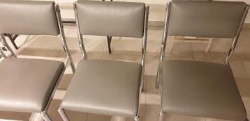 6 stoelen met comfortabele zit en leuning in skai als nieuw