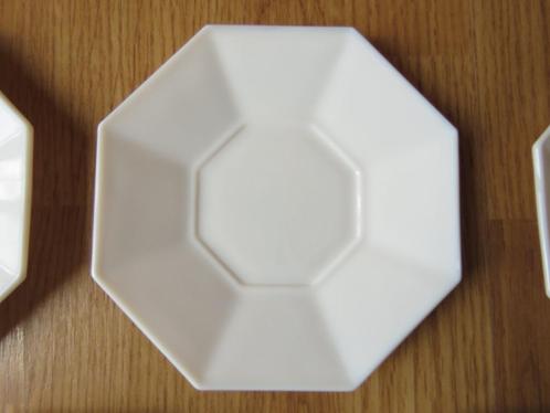vintage arcopal 5 sous tasses modèle octime, Huis en Inrichting, Keuken | Servies, Zo goed als nieuw, Kop(pen) en/of Schotel(s)