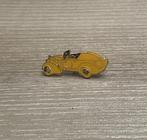 PIN - BUGATTI - AUTO - VOITURE - CAR, Verzamelen, Verzenden, Gebruikt, Transport, Speldje of Pin
