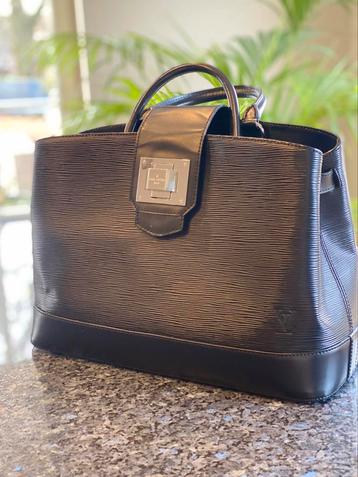 Louis Vuitton zwarte handtas beschikbaar voor biedingen