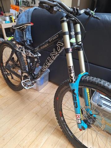 Mtb Kona stinky ,freeride, downhill bike beschikbaar voor biedingen