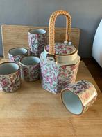 Theepot en 6 kopjes met bloemmotief, Ophalen, Zo goed als nieuw