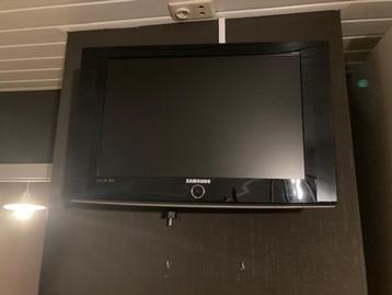 Samsung TV klein model beschikbaar voor biedingen