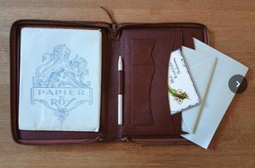 vintage lederen poche voor schrijfgerief, roodbruin leer beschikbaar voor biedingen