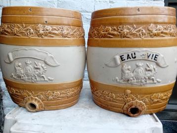 Geëmailleerde whiskyvaten. beschikbaar voor biedingen