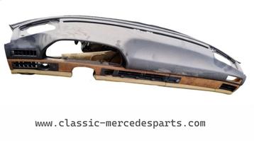 Dashboard Mercedes W126 Creme met wortelnotenhout afwerking  beschikbaar voor biedingen