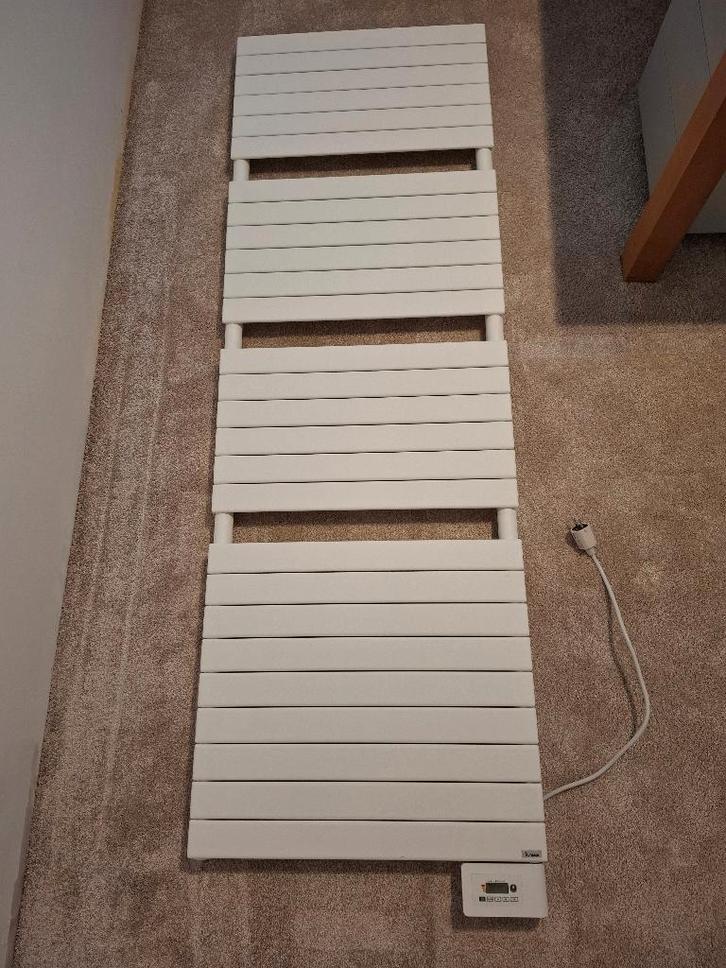 Vasco Aster HF-EL elektrische radiator met E-Volve sturing, Doe-het-zelf en Bouw, Verwarming en Radiatoren, Zo goed als nieuw