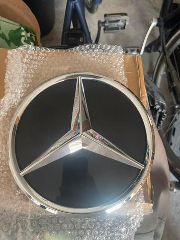 Originele mercedes-benz grill logo beschikbaar voor biedingen