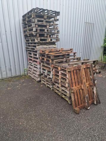 GRATIS palleten af te halen in Lanaken.  beschikbaar voor biedingen