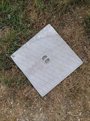 Putdeksel 28cmx28cm beschikbaar voor biedingen