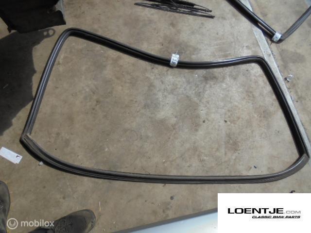 Voorruitrubber BMW e28 518 520 525 528i 535i, Autos : Pièces & Accessoires, Vitres & Accessoires, BMW, Utilisé, Enlèvement ou Envoi