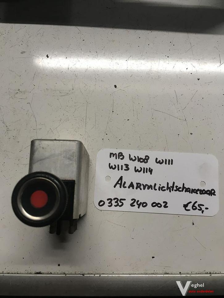 Mercedes W108 W111 W113 W114 Alarmlichtschakelaar 0 335 240, Auto-onderdelen, Dashboard en Schakelaars, Gebruikt, Ophalen of Verzenden