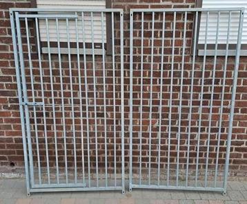 Hondenren panelen 2x 1 met deurtje beschikbaar voor biedingen