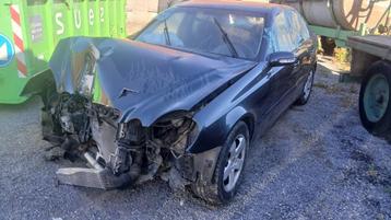Mercedes E220CDI '2003 *véhicule accidenté*, Achat, 4 portes, Boîte manuelle, Noir