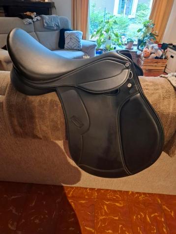 Norton veelzijdigheidszadel 17 inch beschikbaar voor biedingen