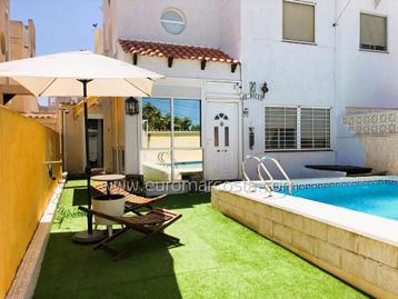 REF.4590 Maison jumelée avec piscine privée à Torrevieja beschikbaar voor biedingen
