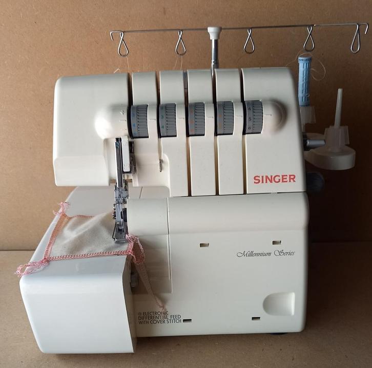 Singer overlockmachine, 5/4/3 draden + garantie, Hobby en Vrije tijd, Naaimachines en Toebehoren, Zo goed als nieuw, Lockmachine