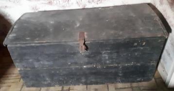 Antieke linnenkoffer  beschikbaar voor biedingen