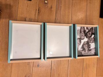 3 fotokaders pastelgroen+hout 20x25 cm beschikbaar voor biedingen