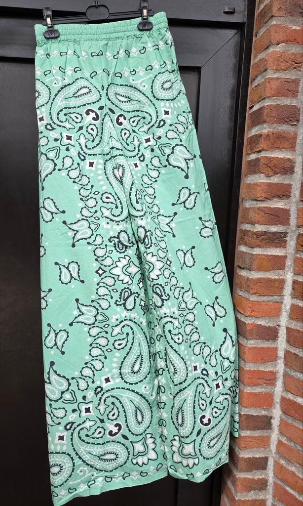 Essentiel antwerp  broek met bandanaprint, Vêtements | Femmes, Culottes & Pantalons, Noir, Enlèvement ou Envoi