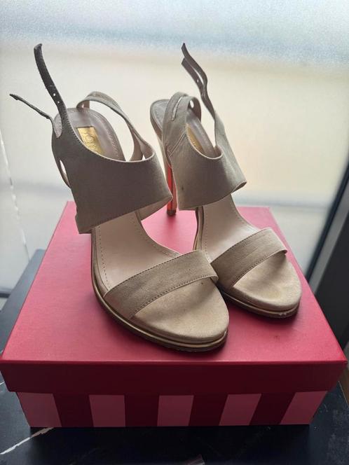 Elegante yamaya pumps - beige suede, Kleding | Dames, Schoenen, Zo goed als nieuw, Schoenen met hoge hakken, Beige, Ophalen of Verzenden