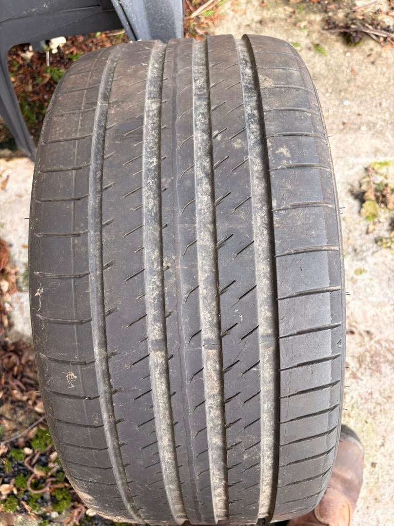 1 Pneus 255/35/18, Autos : Pièces & Accessoires, Enlèvement