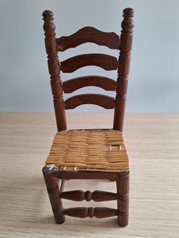 Houten miniatuur stoel