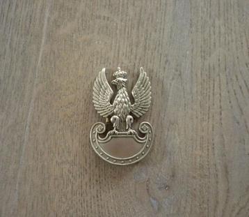 Polish army Metal cap badge crowned eagle and shield WW2, Enlèvement ou Envoi