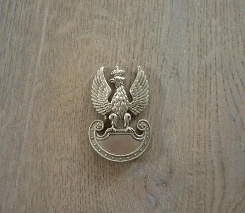 Polish army Metal cap badge crowned eagle and shield WW2, Verzamelen, Militaria | Tweede Wereldoorlog, Ophalen of Verzenden