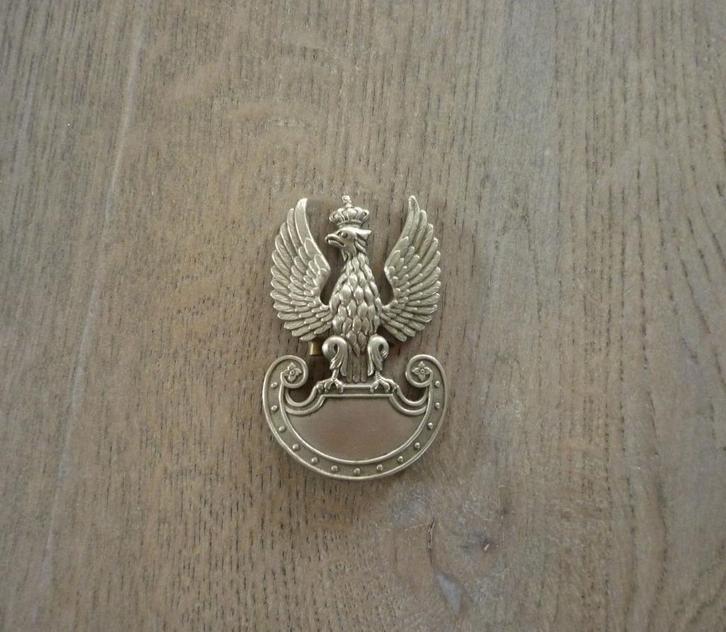 Polish army Metal cap badge crowned eagle and shield WW2, Verzamelen, Militaria | Tweede Wereldoorlog, Ophalen of Verzenden