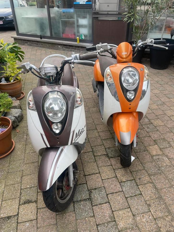 Te koop 2 sym mio met papieren., Fietsen en Brommers, Brommeronderdelen | Algemeen, Ophalen