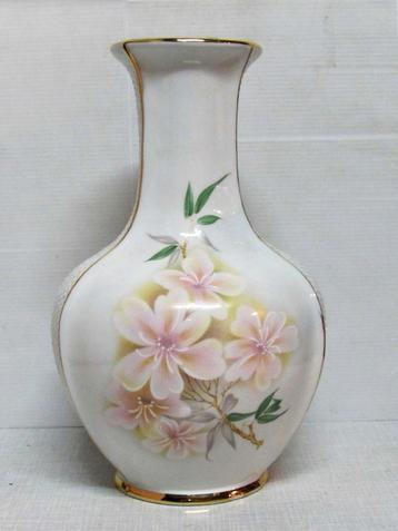 Prachtige oude Royal porseleinen vaas met bloemen motief